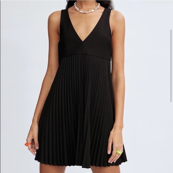 Aritzia Sunday Best Trish Black Pleated Mini Dress Small - Picture 1 of 8